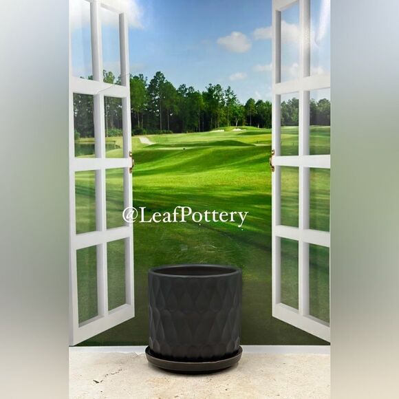 Black Link (SM) Ceramic Planter Pot with Saucer Attached - Picture 4 of 9